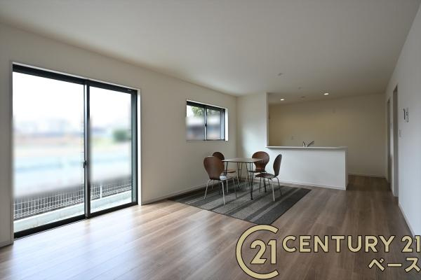 リーブルガーデン新町 ８号棟 ／新築一戸建の内観：施工例|■ペアガラス使用で結露の心配もありません！■