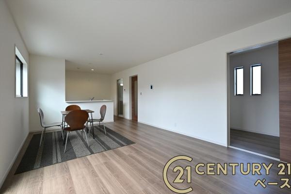 リーブルガーデン新町 ８号棟 ／新築一戸建の内観：施工例|■床は水ハケが良く、乾きやすいのでカビの発生も軽減！嬉しい浴室乾燥機付です！■