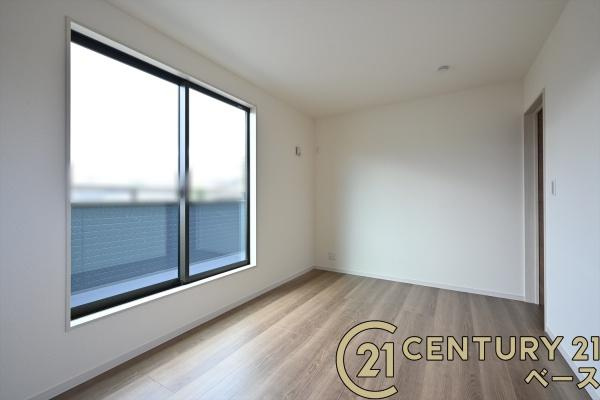 リーブルガーデン新町 ８号棟 ／新築一戸建の洋室|■日当たりのよい明るい雰囲気の洋室です！■