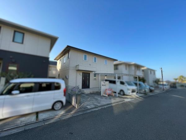 和歌山市栄谷　中古戸建の前面道路含む現地写真