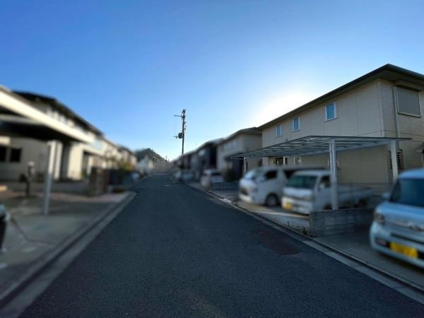 和歌山市栄谷　中古戸建の前面道路含む現地写真
