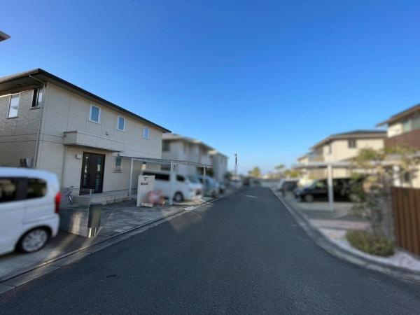 和歌山市栄谷　中古戸建の前面道路含む現地写真
