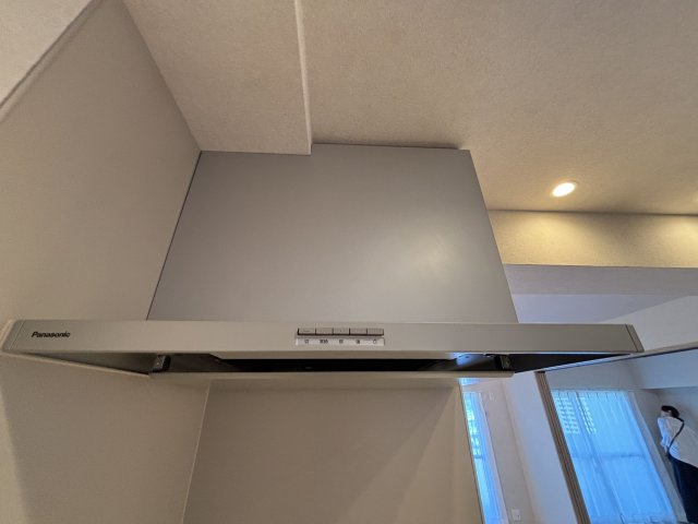 【キッチン】 | アーサー宗像リベックス | 汚れが気になりがちなレンジフードも新品に交換済みです