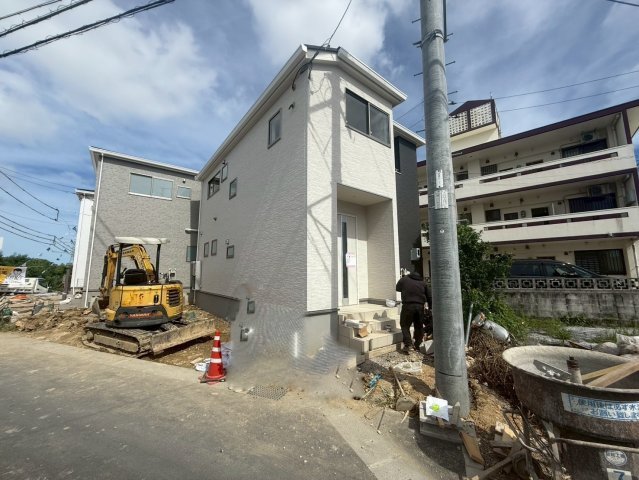■■沖縄市南桃原-1号棟全8棟の前面道路含む現地写真|前面道路含む現地写真です