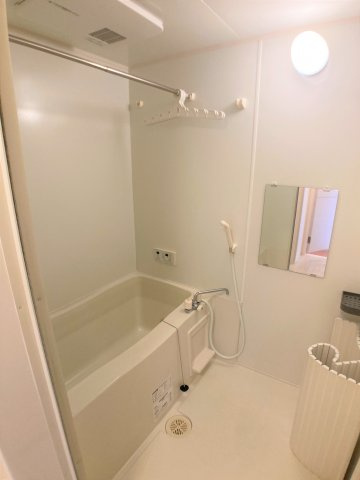 レザン長根Aの浴室|別部屋同一間取りのお写真となります。