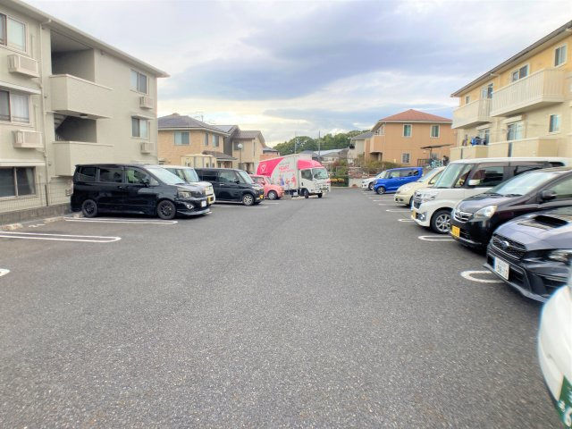 レザン長根Aの駐車場