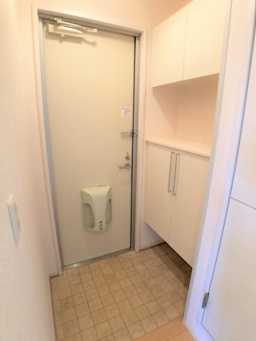 レザン長根Aの玄関|別部屋同一間取りのお写真となります。