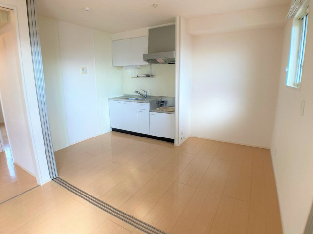 レザン長根Aの居間・リビング|別部屋同一間取りのお写真となります。