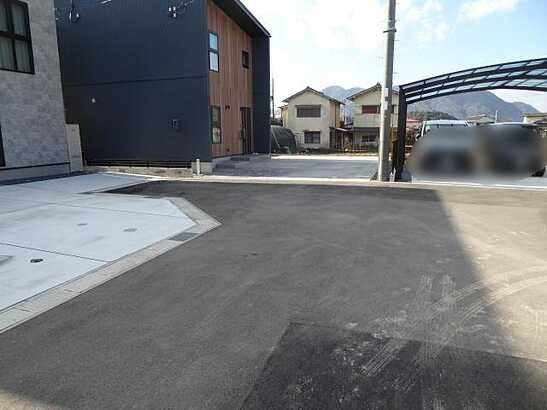 【前面道路含む現地写真】