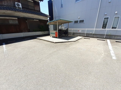 【駐車場】 | サンシャルマン細江 | 駐車場があるので、車を買う予定の方も安心です