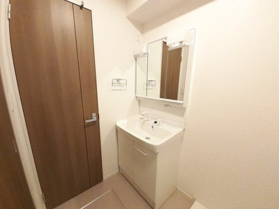 【洗面所】 | メゾングレーヌ龍野町 | ゆったりとスペースのある洗面所