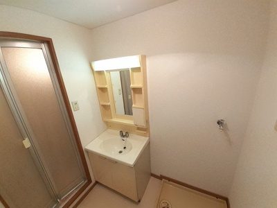 【洗面所】 | 玲巧－ハイツ１ | 広い洗面スペース