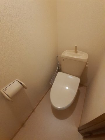 シャンゼリゼ弐番館のトイレ|落ち着いた色調のトイレです