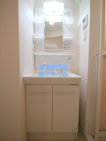 グランエクラ天下茶屋の独立洗面台|独立洗面台あり、毎朝おしゃれに忙しい女性の方におすすめです