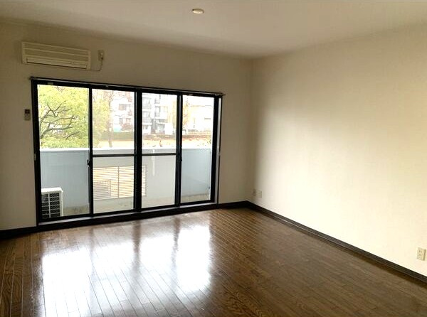 レジデンス赤池の居間・リビング