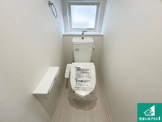 神戸市北区広陵町　第24期　新築一戸建てのトイレ|1・2階の2ヶ所にあるので、朝の忙しい時間の順番待ちもなく、深夜の利用にも大変便利です。