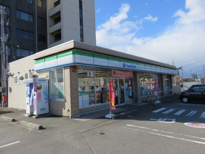 【周辺】 | グレイス中村 | ファミリーマート砺波市役所前店まで550m