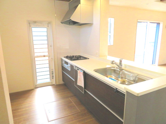 高崎市吉井町長根（全１棟）1号棟のキッチン|美味しいごはんを作っている時もリビングと一体感を持ち、家族との時間を楽しく過ごせる対面キッチンです(^^♪
