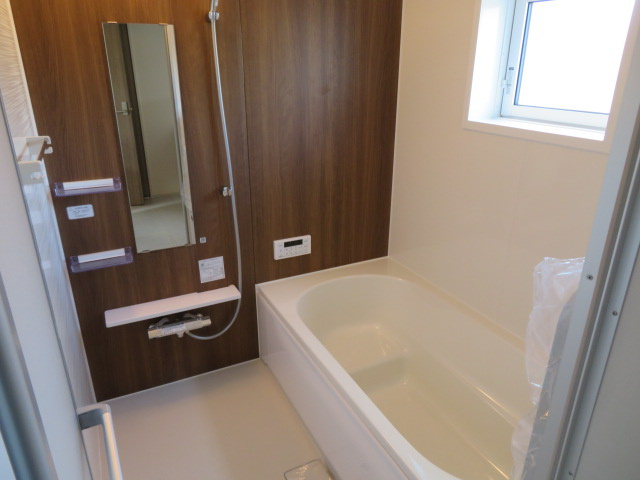 高崎市吉井町長根（全１棟）1号棟の浴室|一日の終わりのバスタイムは、心地よく入浴したいですね。浴室をより快適空間に、使いやすい広々1坪サイズのユニットバスです(^▽^)/
