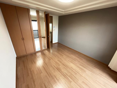 【内装】 | シャルマン・中島 | １面だけ汚れが目立ちにくいクロスに