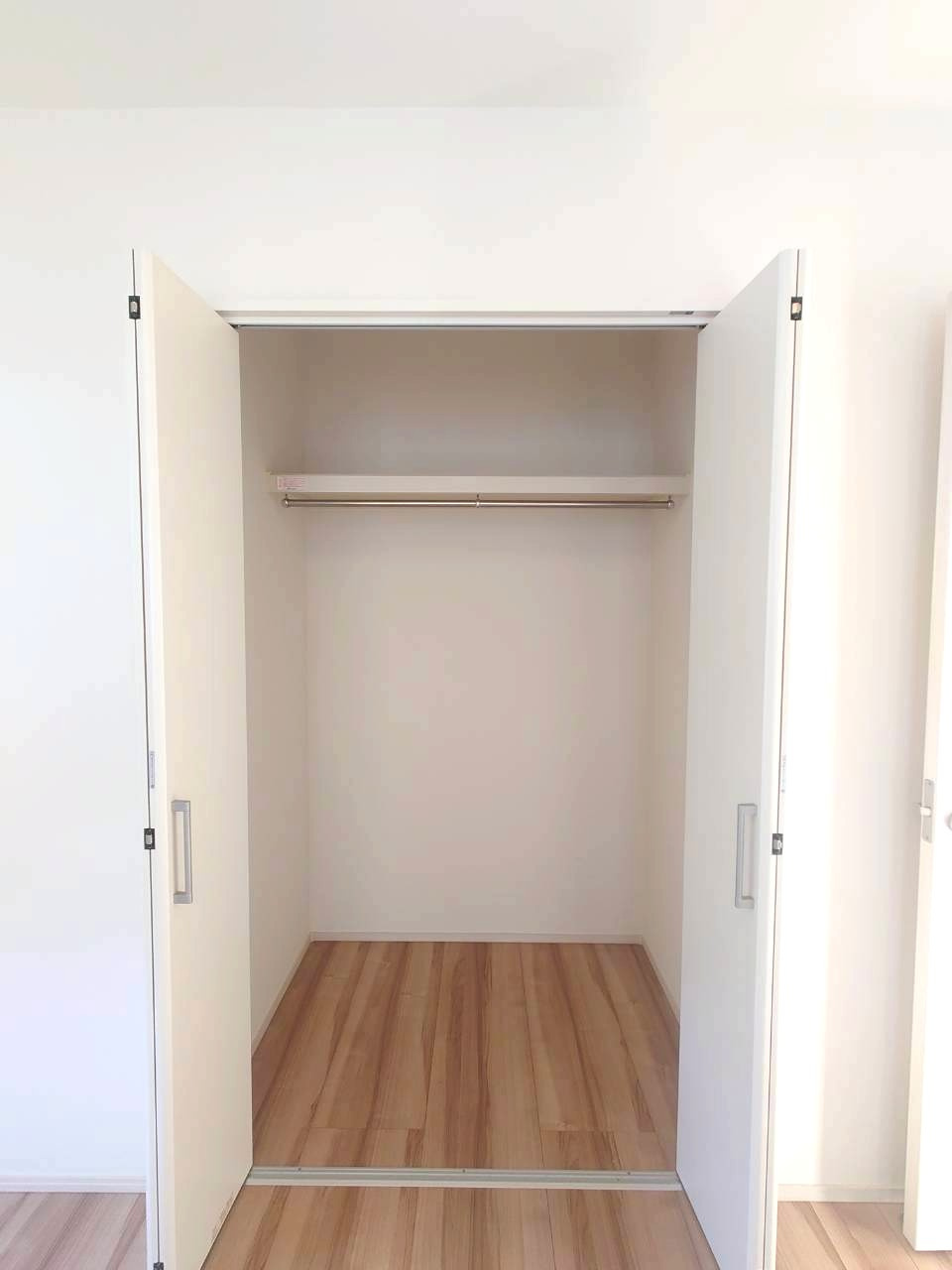 ◆全居室７帖以上◆駐車３台可能◆前道広々６ｍ◆南丹市日吉町胡麻行ヶ谷の玄関|玄関