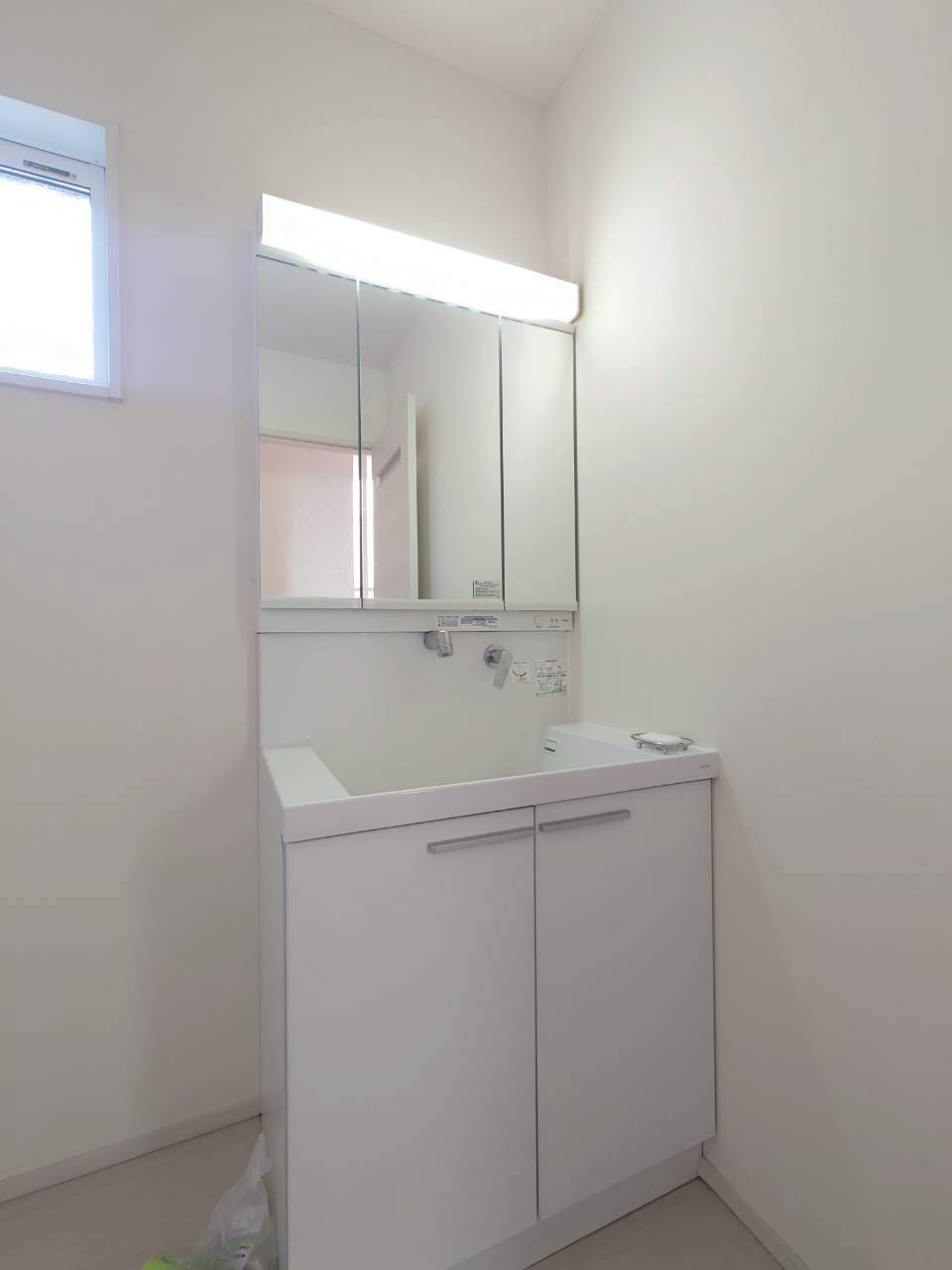 ◆全居室７帖以上◆駐車３台可能◆前道広々６ｍ◆南丹市日吉町胡麻行ヶ谷の独立洗面台|洗面化粧台