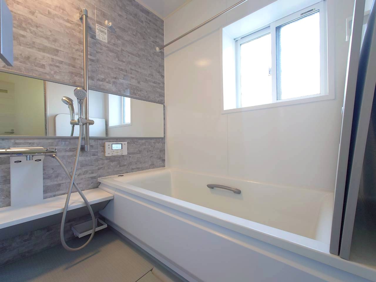 ◆全居室７帖以上◆駐車３台可能◆前道広々６ｍ◆南丹市日吉町胡麻行ヶ谷の浴室|浴室