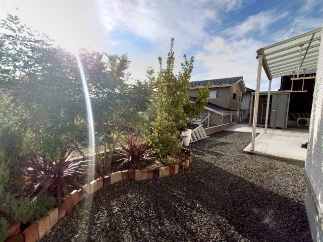 ◆全居室７帖以上◆駐車３台可能◆前道広々６ｍ◆南丹市日吉町胡麻行ヶ谷のその他|南側の庭