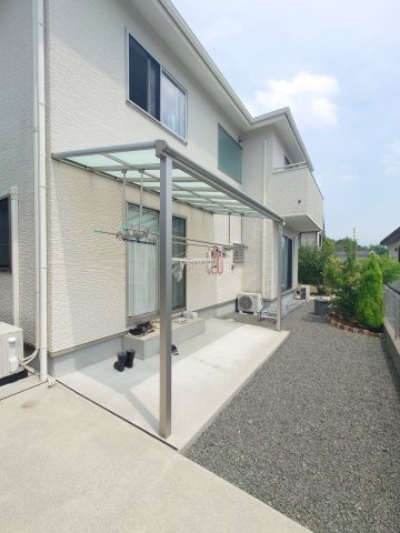 ◆全居室７帖以上◆駐車３台可能◆前道広々６ｍ◆南丹市日吉町胡麻行ヶ谷のその他|南側テラス屋根