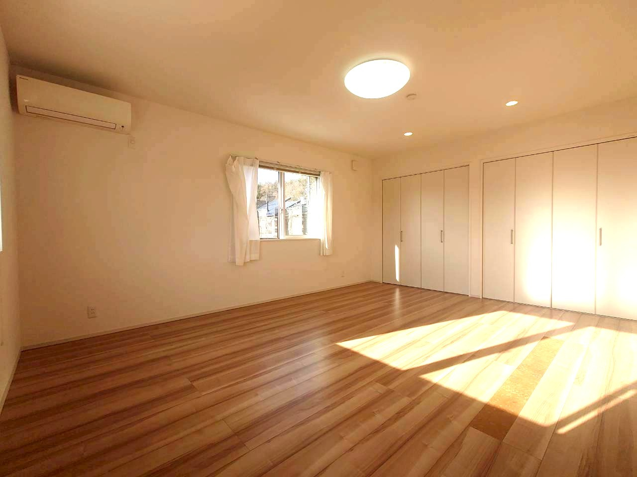 ◆全居室７帖以上◆駐車３台可能◆前道広々６ｍ◆南丹市日吉町胡麻行ヶ谷の洋室|洋室