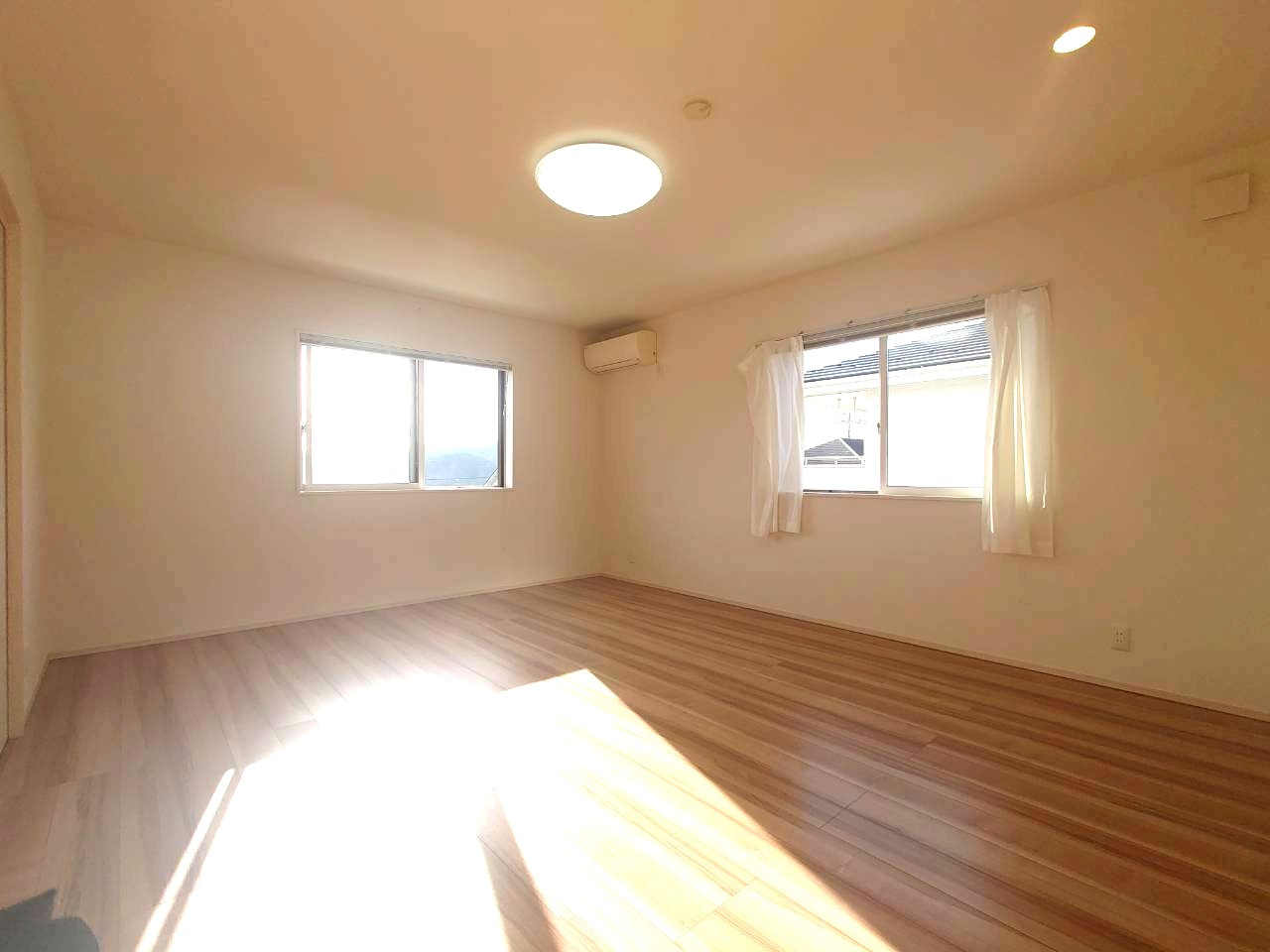 ◆全居室７帖以上◆駐車３台可能◆前道広々６ｍ◆南丹市日吉町胡麻行ヶ谷の洋室|洋室