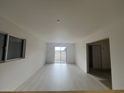 【居間・リビング】 | 【20万円ｷｬｯｼｭﾊﾞｯｸ対象物件】ファーストタウン第5広陵町大野 全6棟 4号棟
