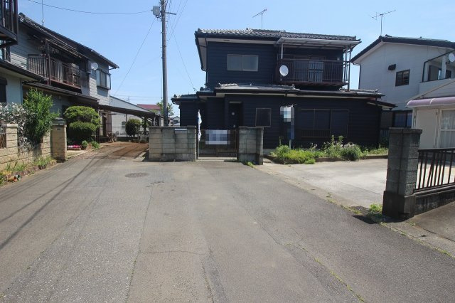 小山市東間々田2丁目の前面道路含む現地写真