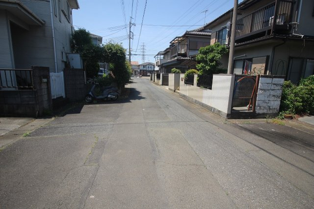 小山市東間々田2丁目の前面道路含む現地写真