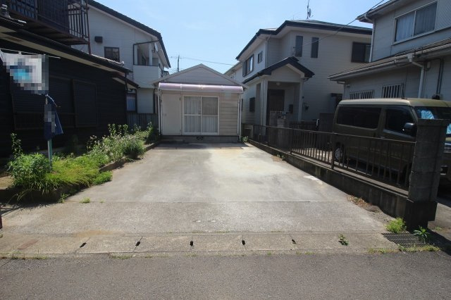 小山市東間々田2丁目の駐車場|ゆとりある駐車スペース付き！お車の出し入れもしやすく、来客時にも便利に使えます。