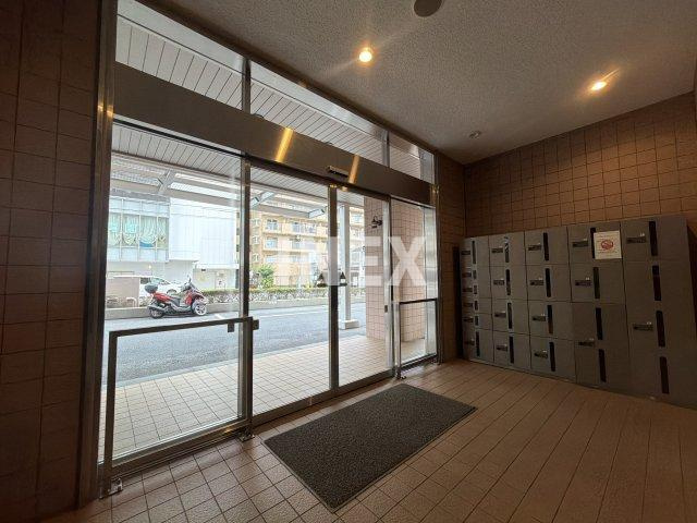 横浜市中区山下町の賃貸マンションのエントランス