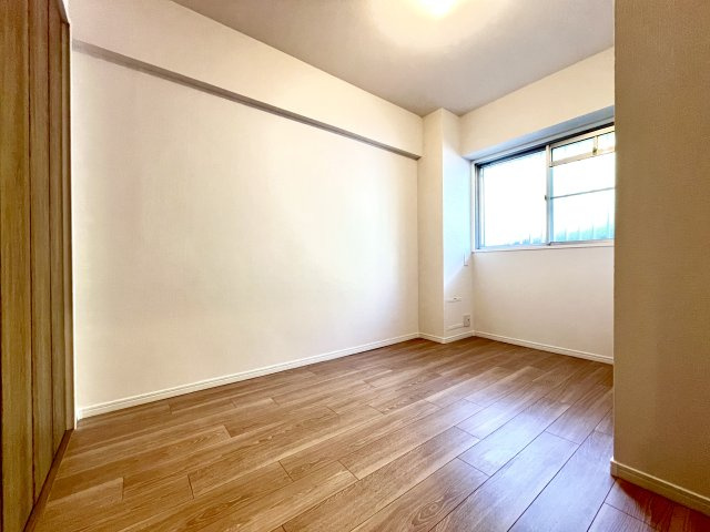 ベル・アーバニティ伏見桃山東の洋室