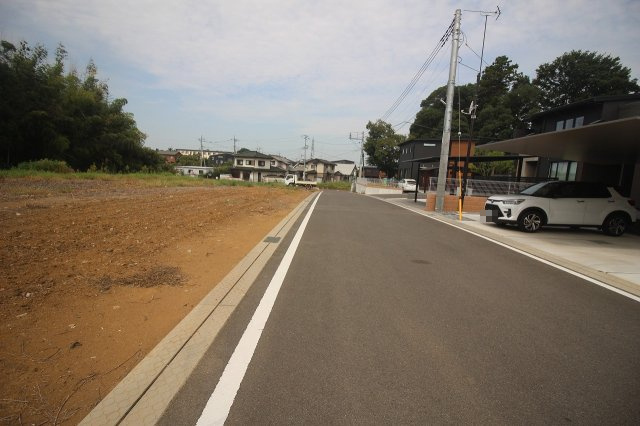 小山市乙女の前面道路含む現地写真|東側より（2025年8月撮影）