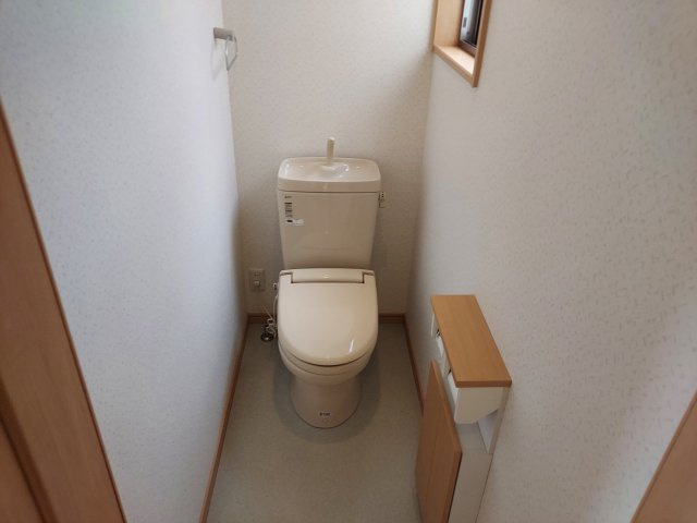 宝塚市中筋7丁目一戸建のトイレ|2階トイレ