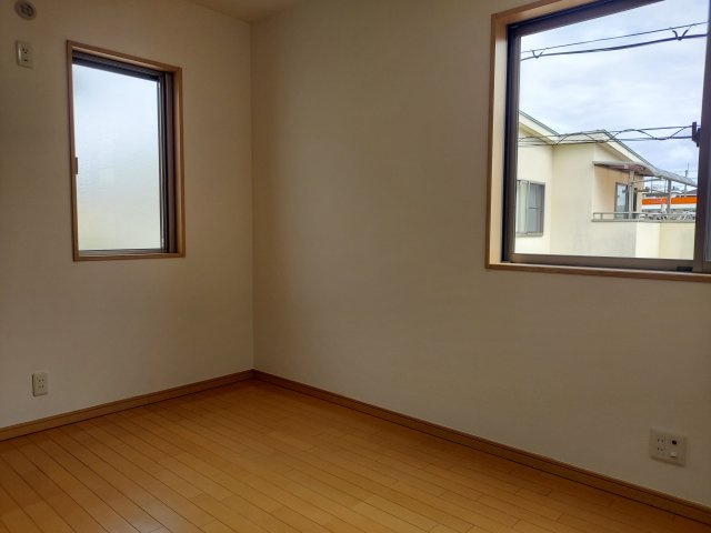 宝塚市中筋7丁目一戸建の洋室|洋室北側約6帖