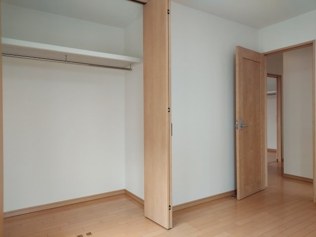 宝塚市中筋7丁目一戸建の洋室|2階洋室南側約6帖