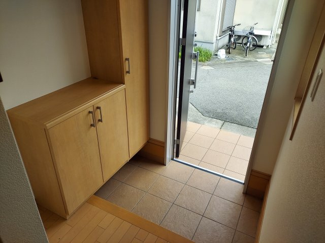 宝塚市中筋7丁目一戸建の玄関