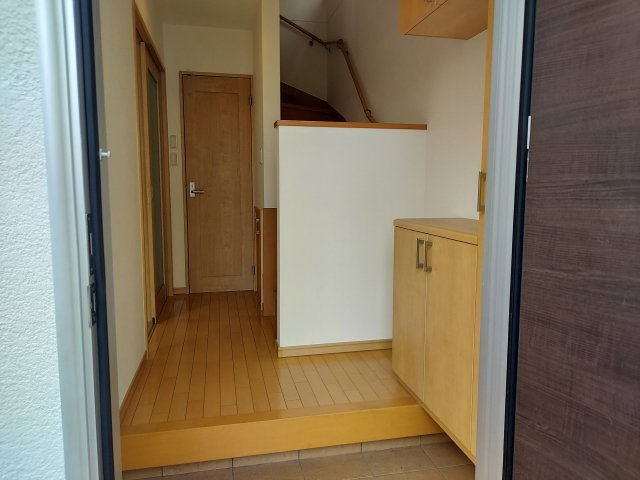 宝塚市中筋7丁目一戸建の玄関