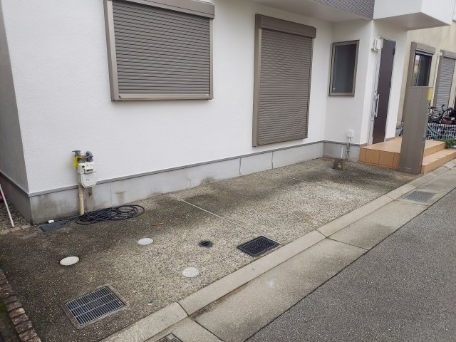 宝塚市中筋7丁目一戸建の駐車場