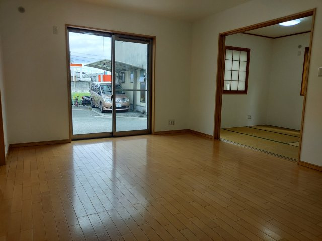 宝塚市中筋7丁目一戸建の居間・リビング