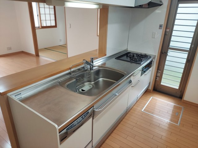 宝塚市中筋7丁目一戸建のキッチン|食洗機付きシステムキッチン