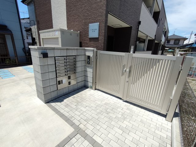 ジーメゾン岩槻のエントランス