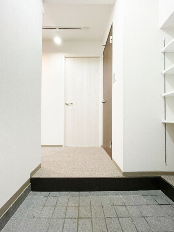 セゾナ西新宿の玄関