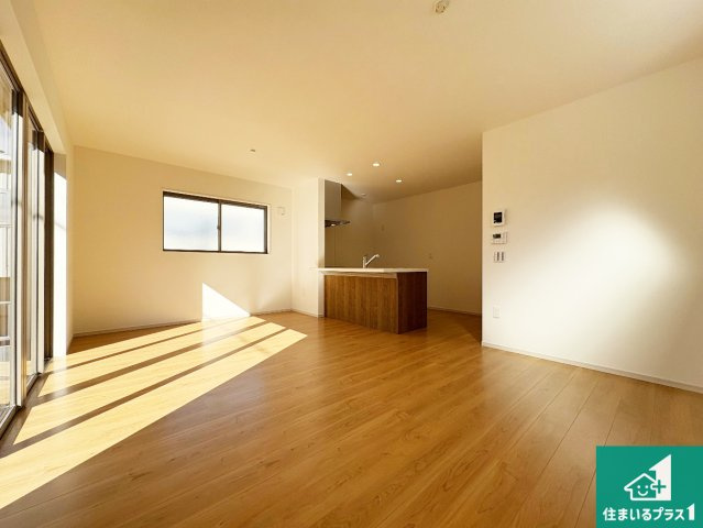 野洲市久野部　第1期　新築一戸建ての前面道路含む現地写真|周辺は落ち着いた街並みの住宅地！子育てがしやすい住環境です！まだ未完成ですが、現地でしかわからない事もございます。是非一度ご覧ください。