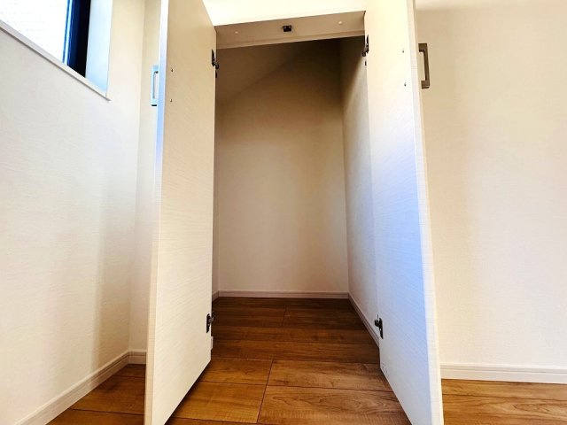 【収納】 | 練馬区三原台2丁目　新築一戸建住宅（成増店） | 10.8帖の洋室内収納。